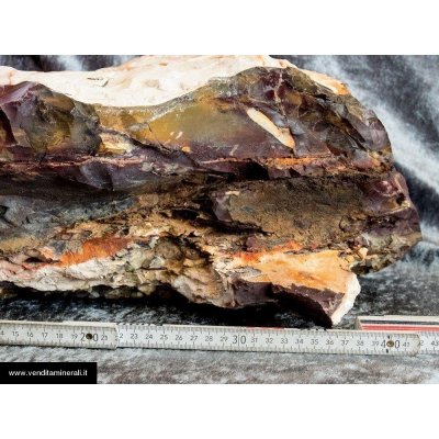 Grande pietra grezza di Mookait