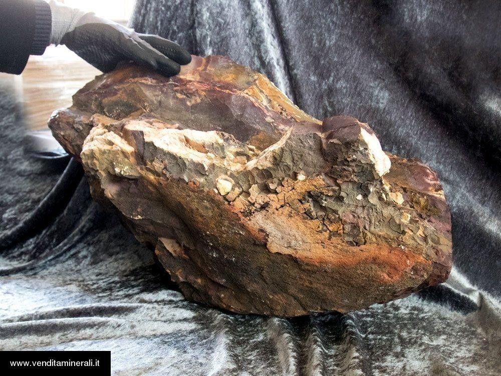 Grande pietra grezza di Mookait