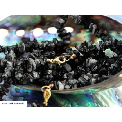 Catena di schegge di ossidiana dei fiocchi di neve