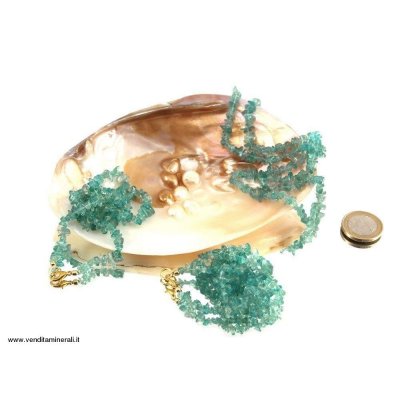 Catena di schegge blu apatite