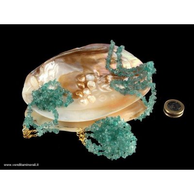Catena di schegge blu apatite