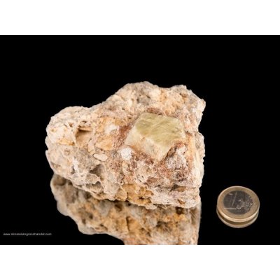 Cristallo di rhodizite grezzo