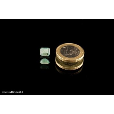 Grandidierite sfaccettata