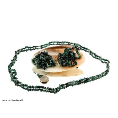 Lunga catena di schegge color smeraldo