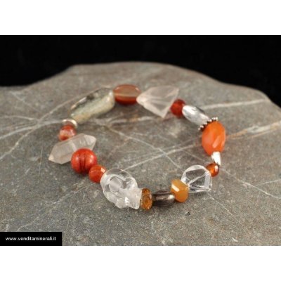 Cristallo di rocca con corallo e corniola