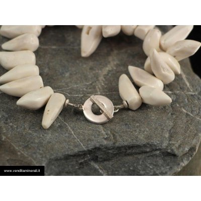 Braccialetto in magnesite con chiusura in argento