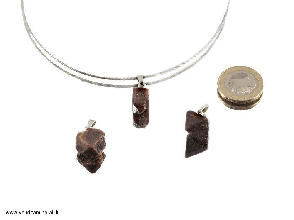 Ciondolo con cristalli di zirconi.