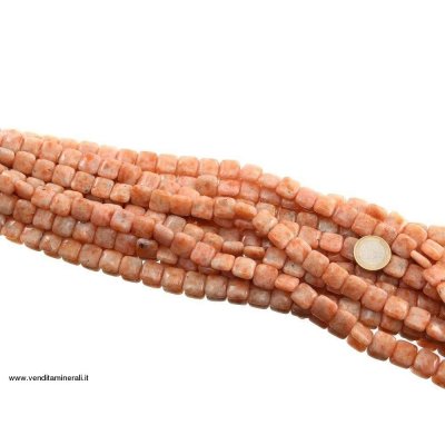 Filo di catena cubo di pietra del sole