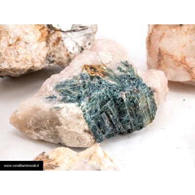 Lotto di tormaline colorate in matrice