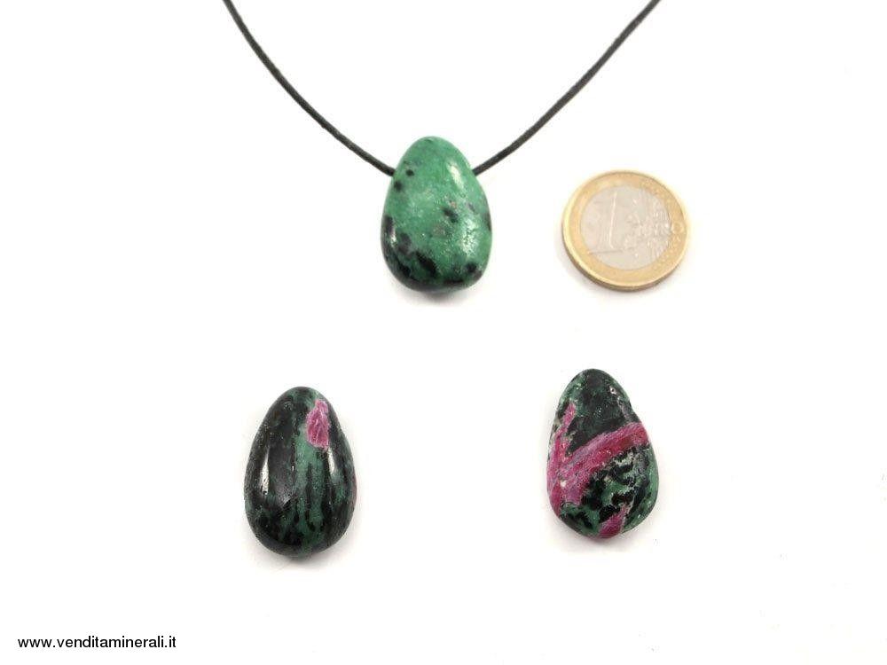 Pendente in rubino con zoisite incarnita.