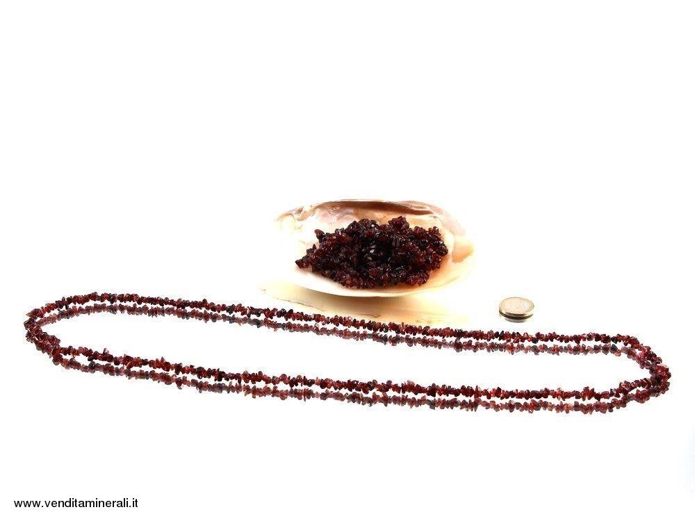 Lunga catenina di radice in melograno