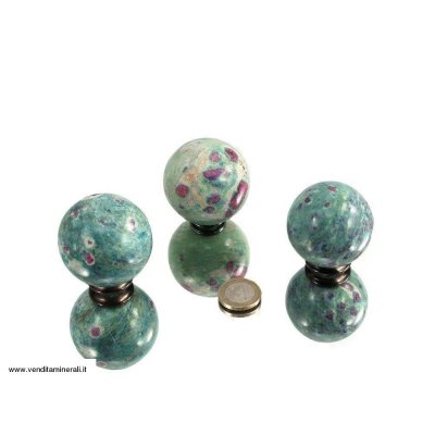 Palla di gemma Rubino fuchsite 1 pz