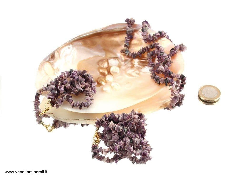 Catena di schegge in  Charoite