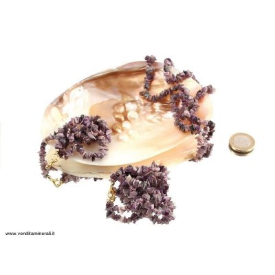 Catena di schegge in Charoite