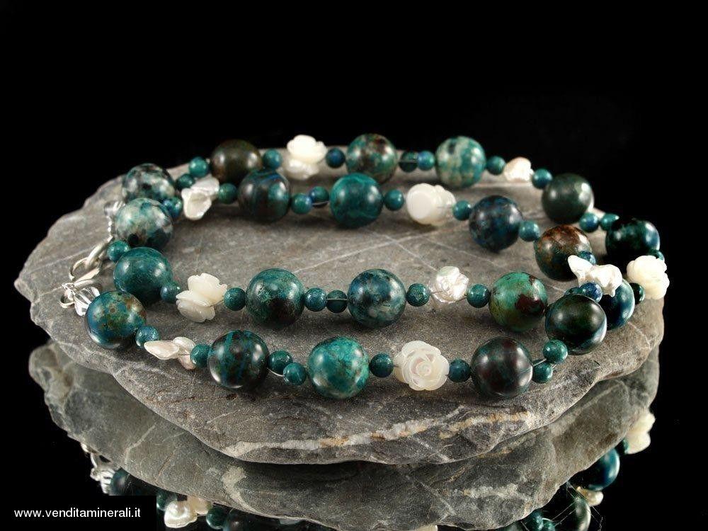 Collana di crisocolla con madreperla