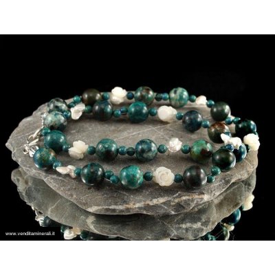 Collana di crisocolla con madreperla