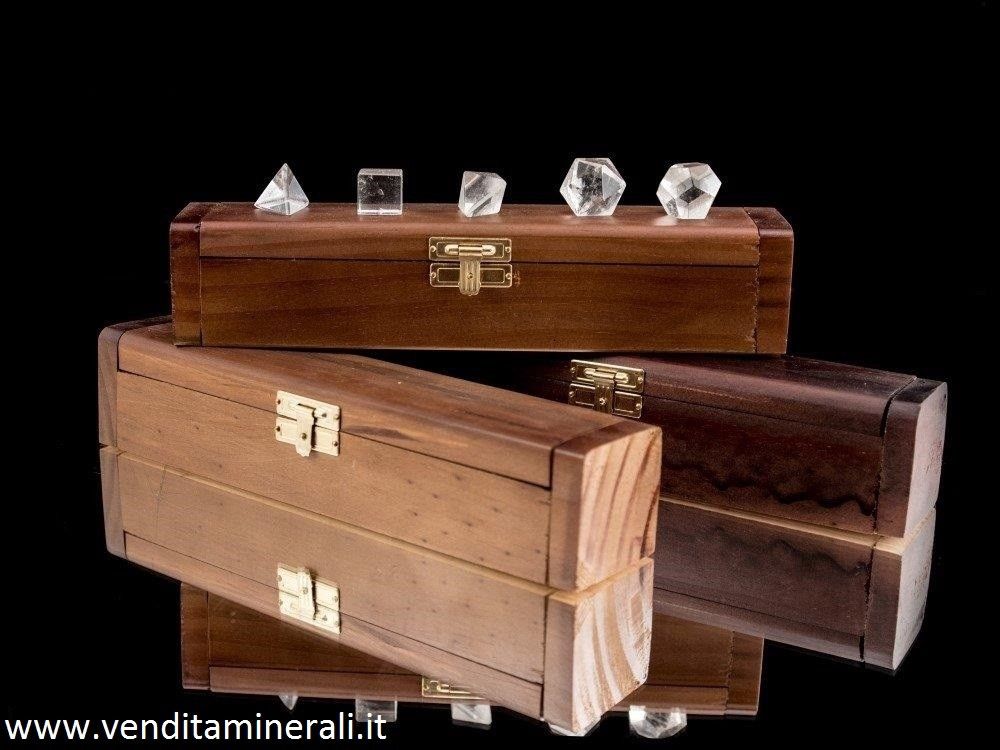 Cristalli di rocca inseriti in scatola di legno pregiata (corpo platonico)