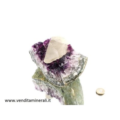 Cristallo di calcite su ametista (rep.)