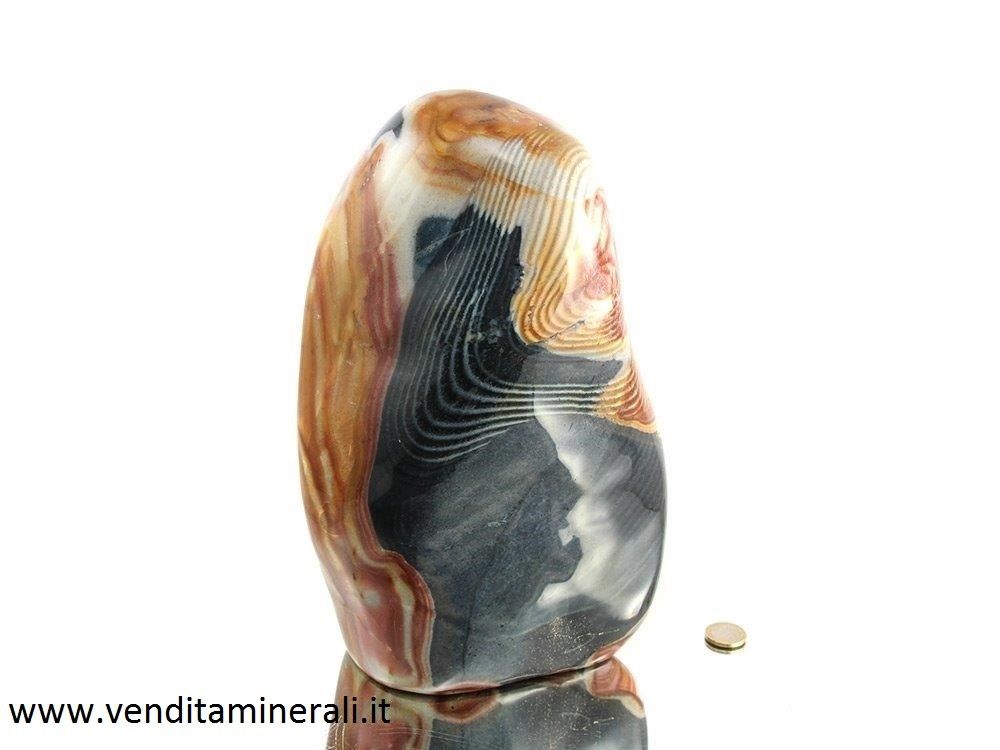 Agata colorata a forma naturale