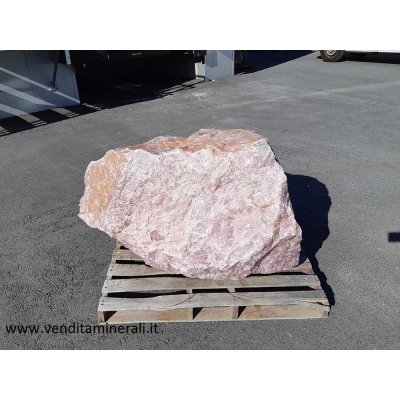 Quarzo rosa di grandi dimensioni e di notevole bellezza