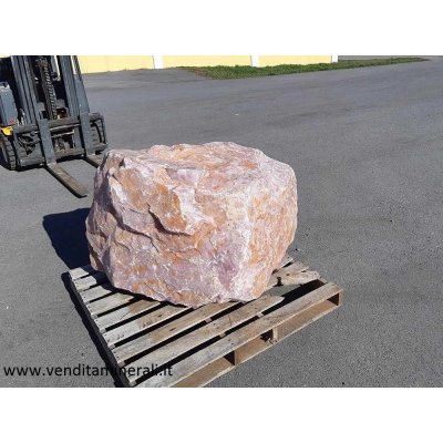 Quarzo rosa di grandi dimensioni e di notevole bellezza