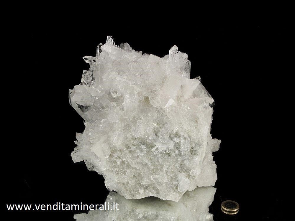 Cristallo a forma di palco di rocca