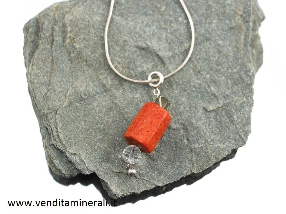 Pendente in corallo con occhio d'argento