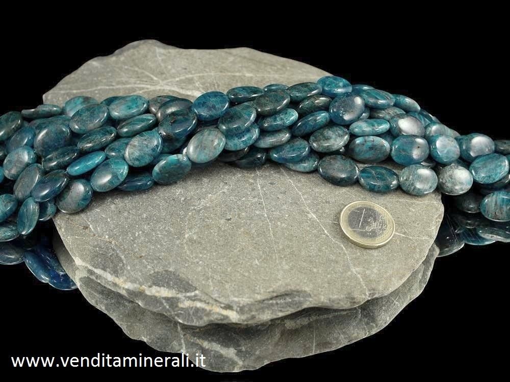 Catena ovale blu di apatite