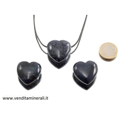 Cuore di pietra forato