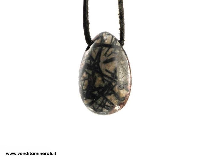 Pendente a goccia di orneblenda e granato