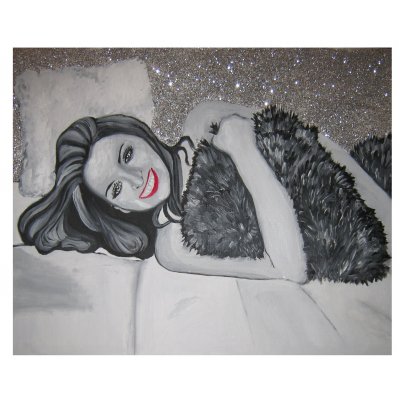 Ritratto donna a letto con sfondo glitterato