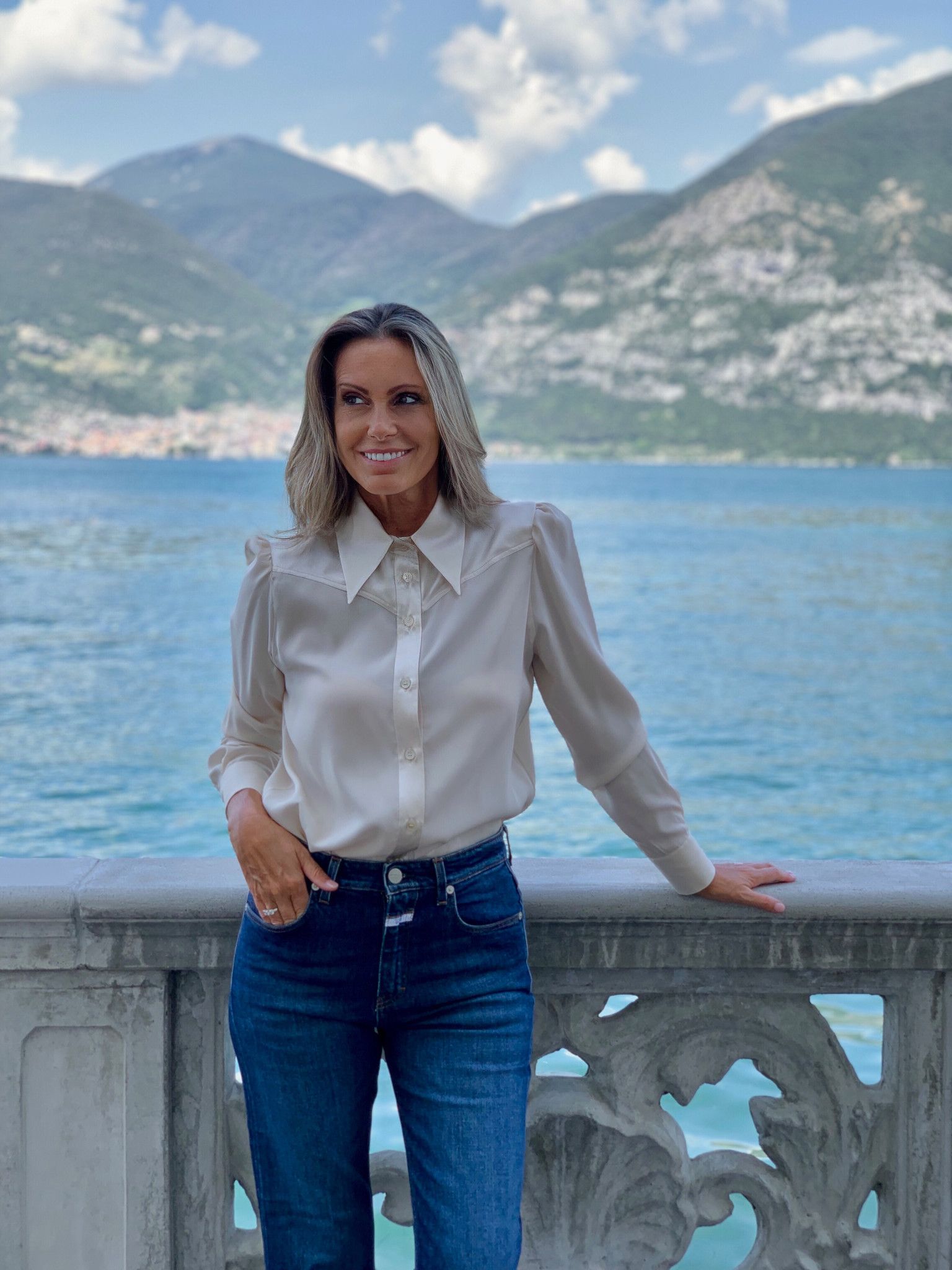 camicia bianca lucida