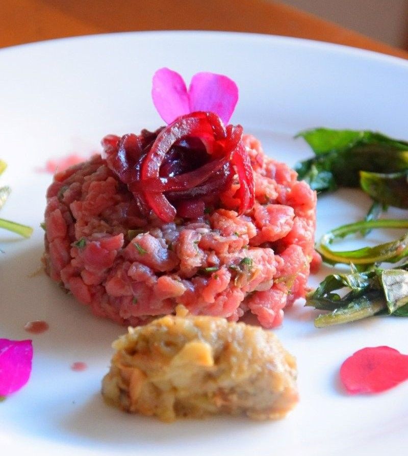 Tartare di lonza affumicata di Maiale tranquillo con cipolla caramellata