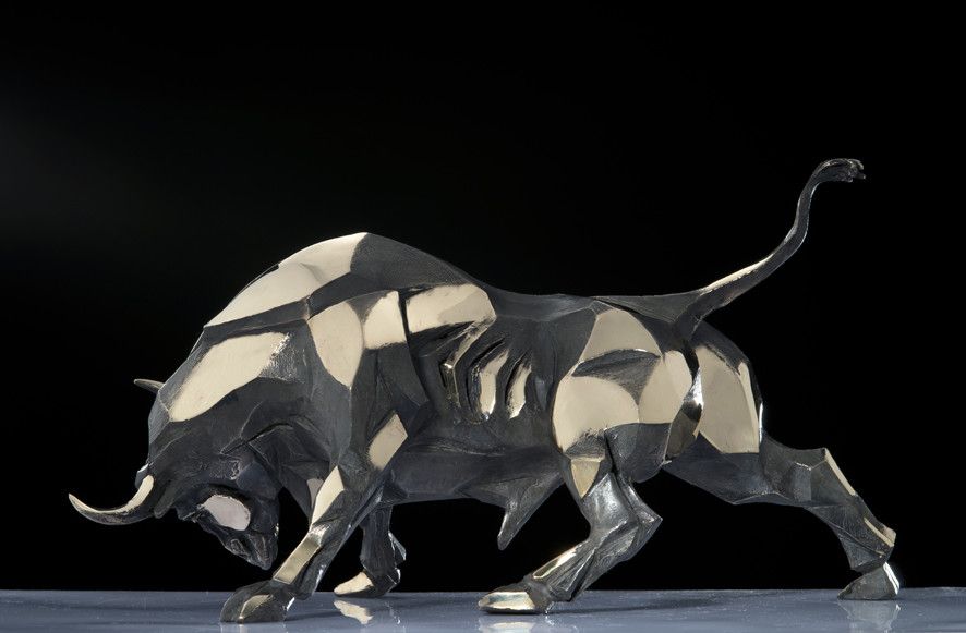 SCULTURA IN BRONZO SABRINA FERRARI ' BULL-DOZER (SMALLER) '  dimensioni L 39 x H 23,5 x P 21 cm.