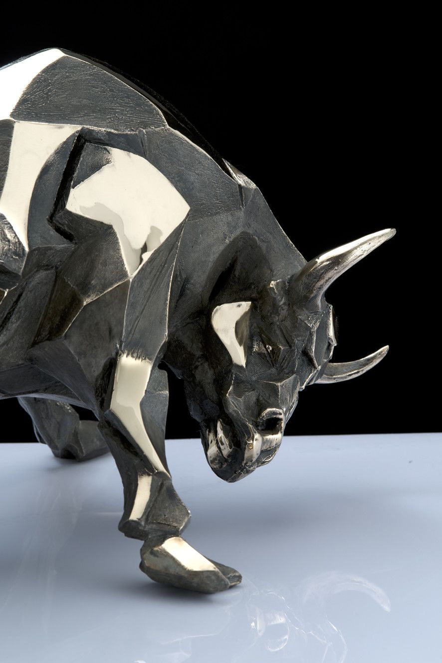 SCULTURA IN BRONZO SABRINA FERRARI ' BULL-DOZER (SMALLER) '  dimensioni L 39 x H 23,5 x P 21 cm.