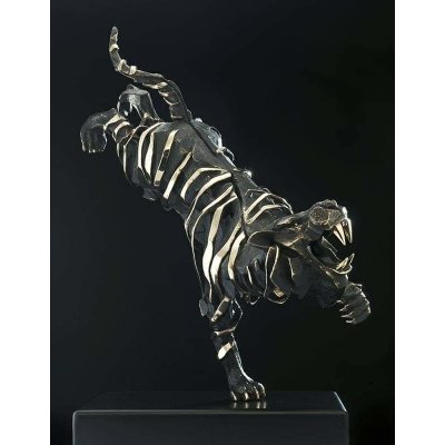 SCULTURA IN BRONZO SABRINA FERRARI ' LA TIGRE (THE ATTACK) ' dimensione L 60 x H 89 x P 37 cm.