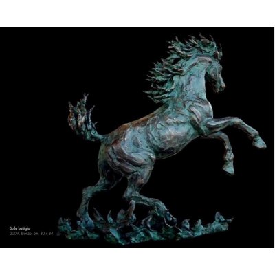 SCULTURA IN BRONZO SABRINA FERRARI ' SULLA BATTIGIA ' dimensioni L 47 x H 55,5 x P 20 cm.