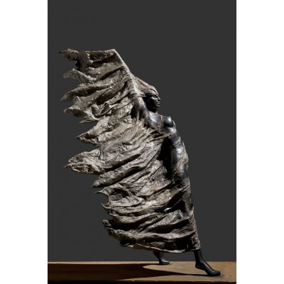 SCULTURA IN BRONZO SABRINA FERRARI ' SENSAZIONI DI VENTO CELATE (BIGGER) ' dimensioni L 80 x H 120 x P 58 cm.