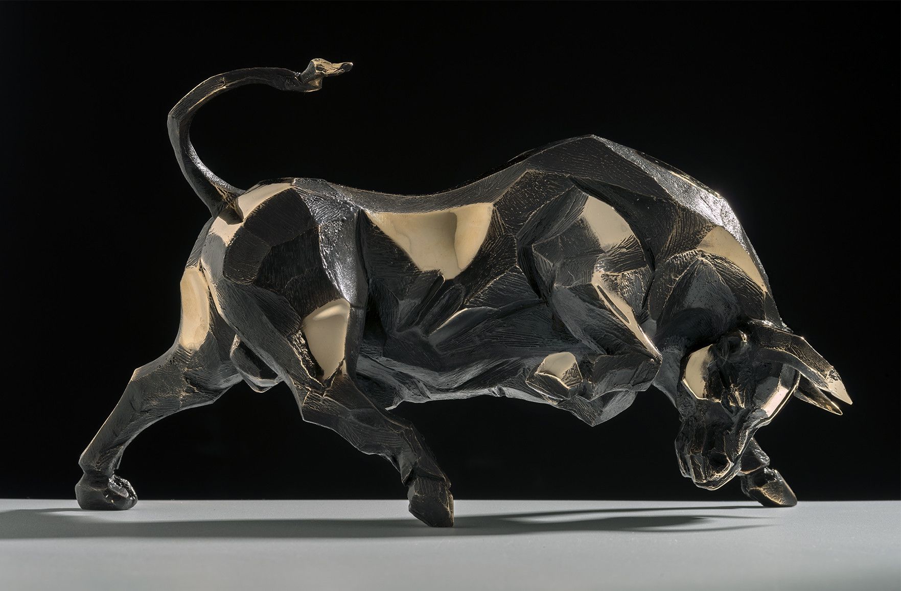 BRONZE SCULPTURE  SABRINA FERRARI ' URRACO '  size  L 32,5 x H 18,5 x P 15 cm.