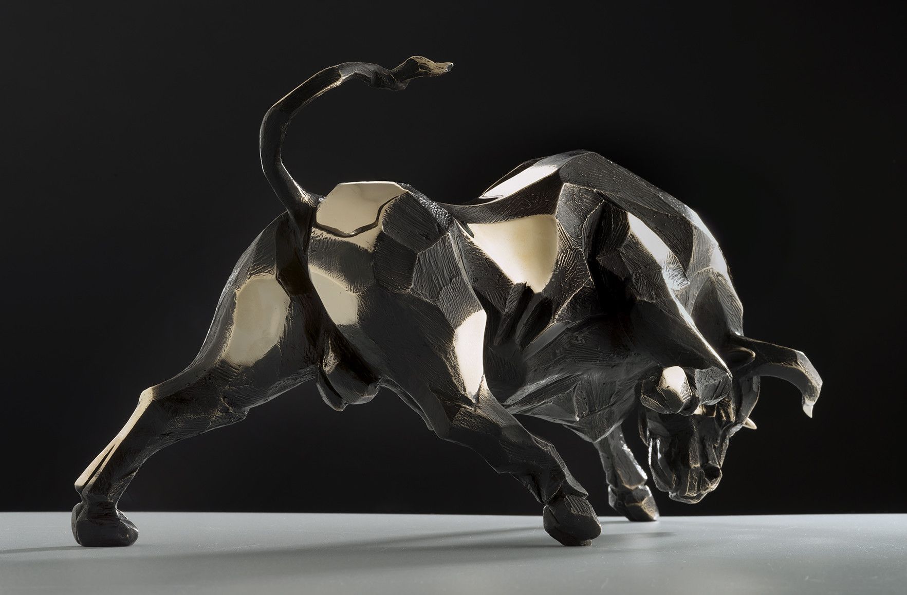 BRONZE SCULPTURE  SABRINA FERRARI ' URRACO '  size  L 32,5 x H 18,5 x P 15 cm.