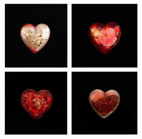 SCULTURA  DANIELA FORCELLA ' LOVELOVELOVE ROSSO '  dimensioni L 42 x H 42 x P 3 cm.