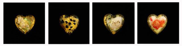 SCULTURA DANIELA FORCELLA ' LOVELOVELOVE GIALLO '  dimensioni L 42 x H 42 x P 3 cm.