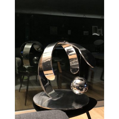 SCULTURA IN ACCIAIO MAURO CONSONNI ' MATERNITA' ' dimensioni L 60 x H 60 x P 60 cm.