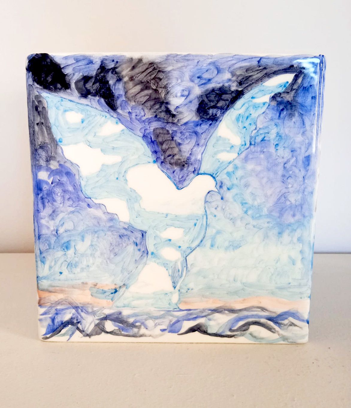 SCULTURA  KATIA BRUGNOLO ' OMAGGIO A RENE MAGRITTE '  dimensioni L 21 x H 21 x P 21 cm.