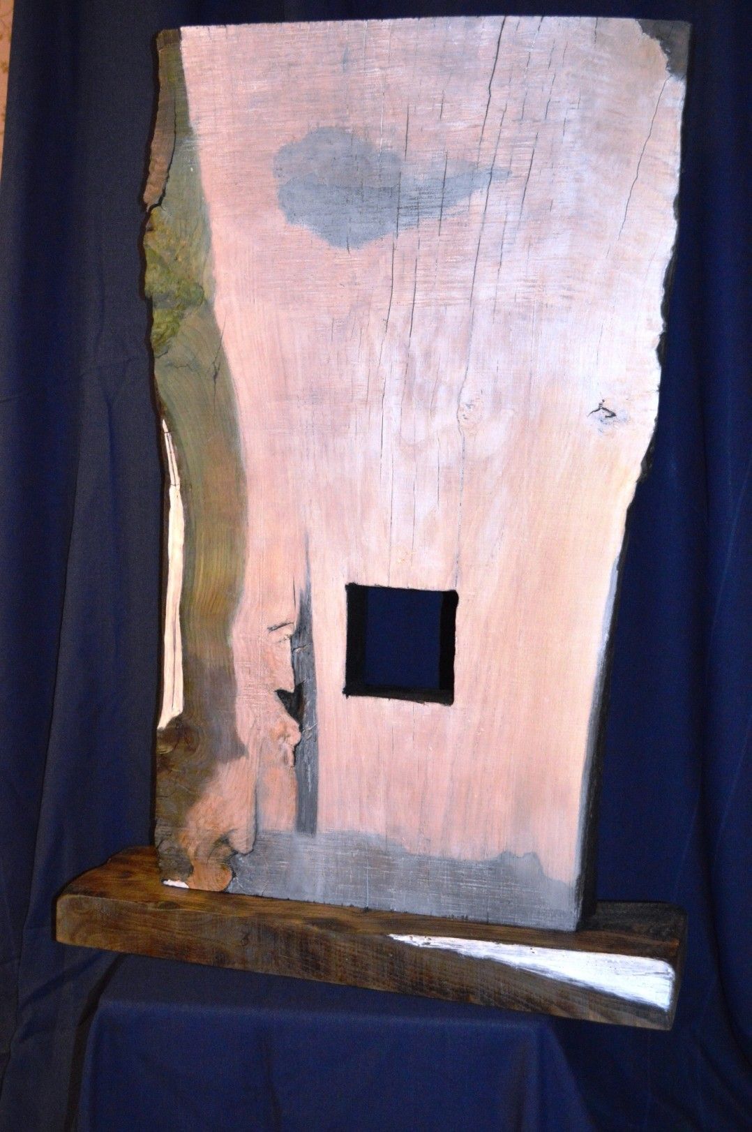 SCULTURA IN LEGNO  RICCARDO VELLUTO ' LA FINESTRA DEL MONDO 2021 '  dimensioni L 58 x H 85 x P 17 cm.