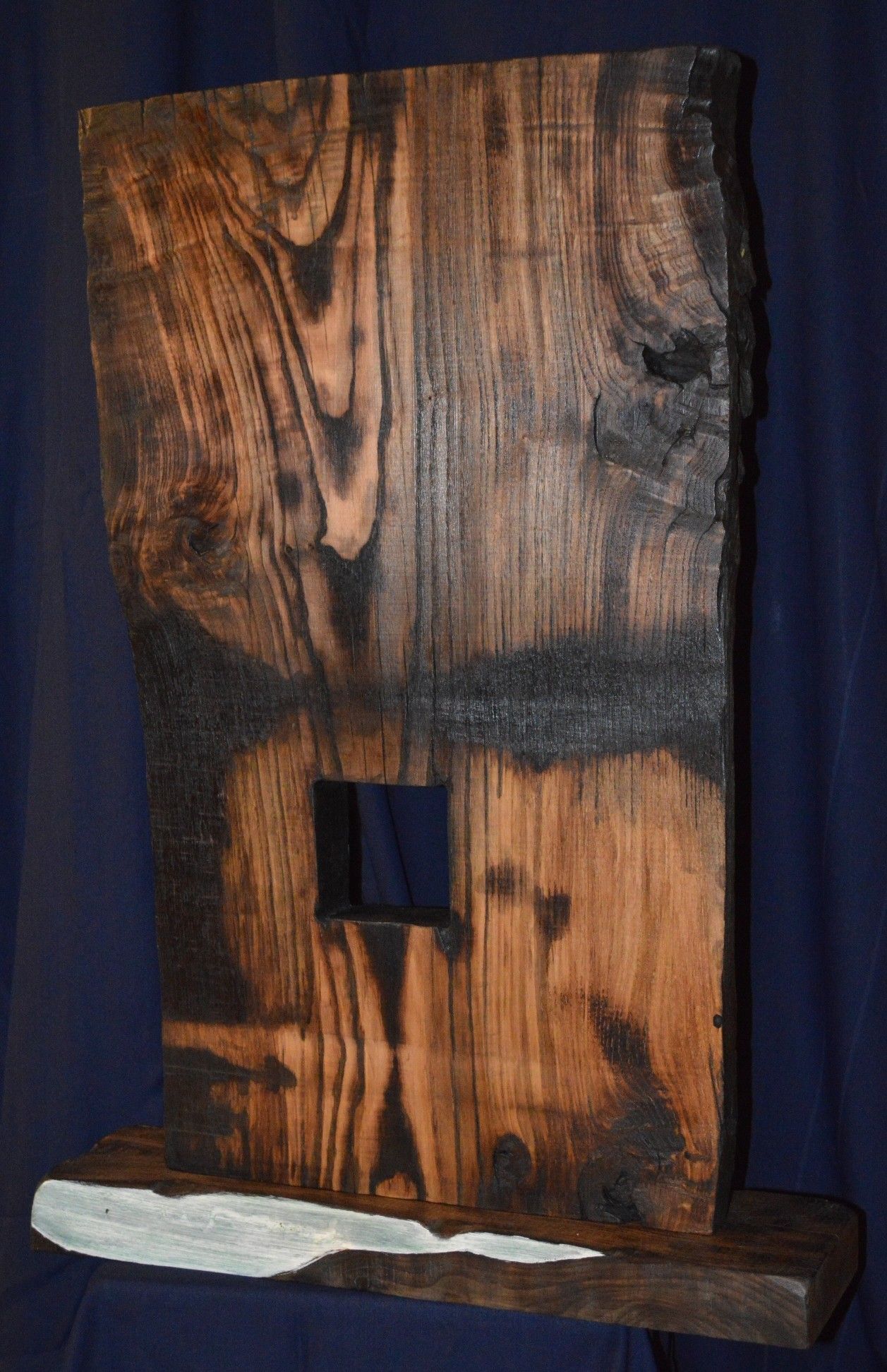 SCULTURA IN LEGNO  RICCARDO VELLUTO ' LA FINESTRA DEL MONDO 2021 '  dimensioni L 58 x H 85 x P 17 cm.