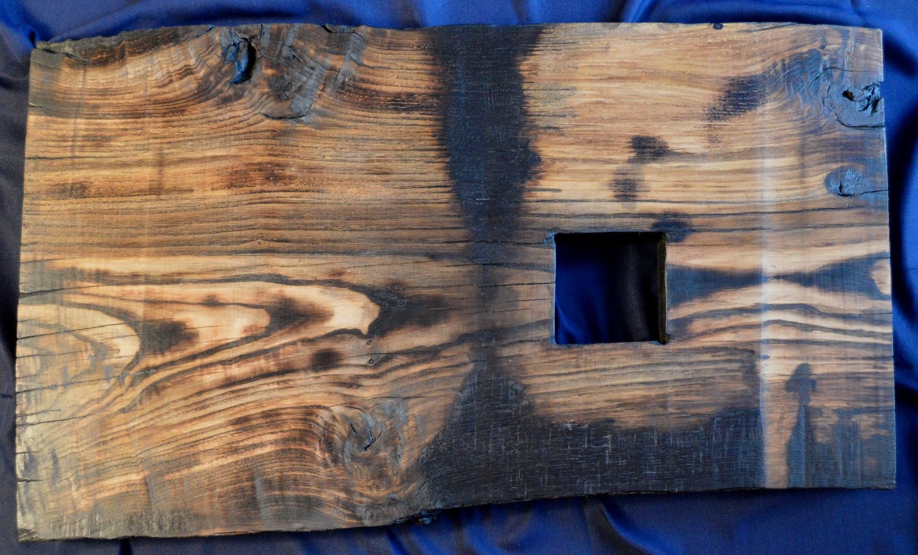 SCULTURA IN LEGNO  RICCARDO VELLUTO ' LA FINESTRA DEL MONDO 2021 '  dimensioni L 58 x H 85 x P 17 cm.
