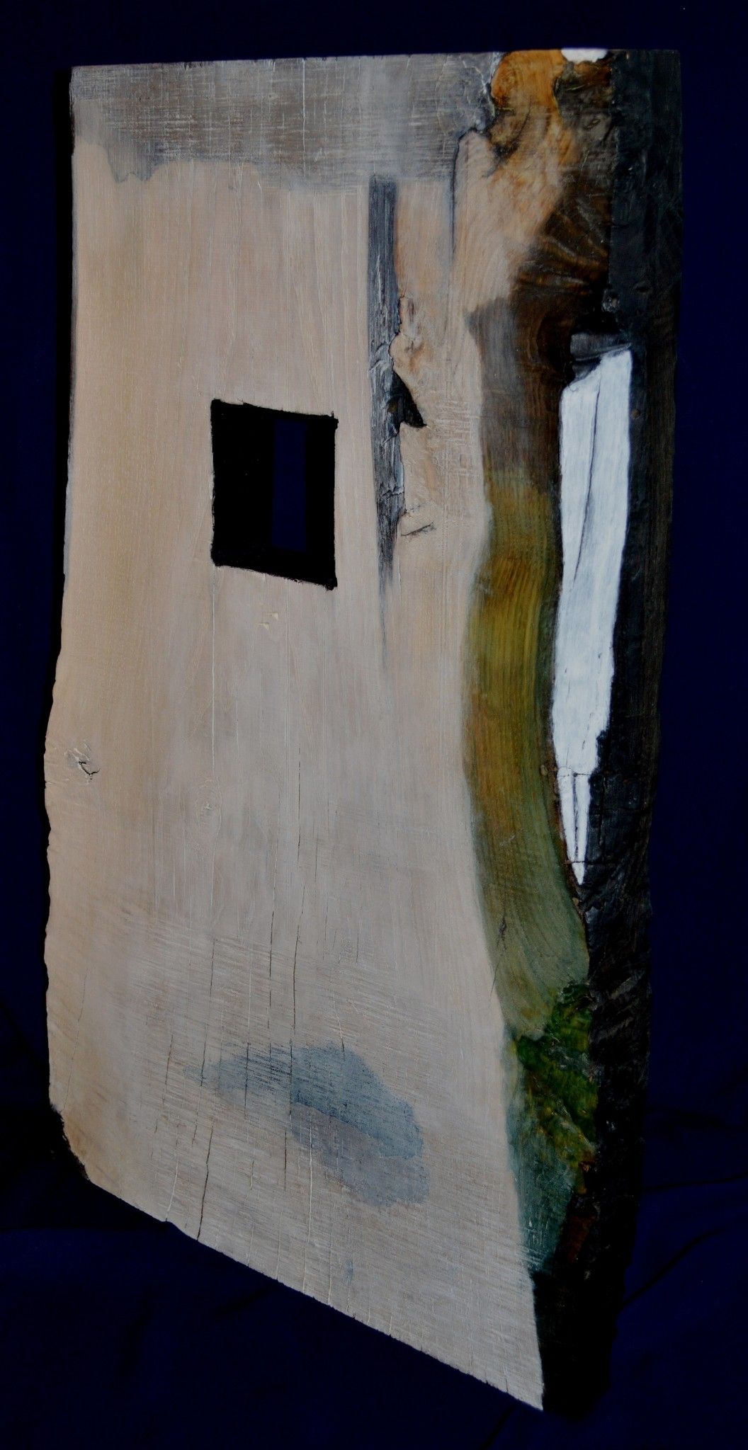 SCULTURA IN LEGNO  RICCARDO VELLUTO ' LA FINESTRA DEL MONDO 2021 '  dimensioni L 58 x H 85 x P 17 cm.