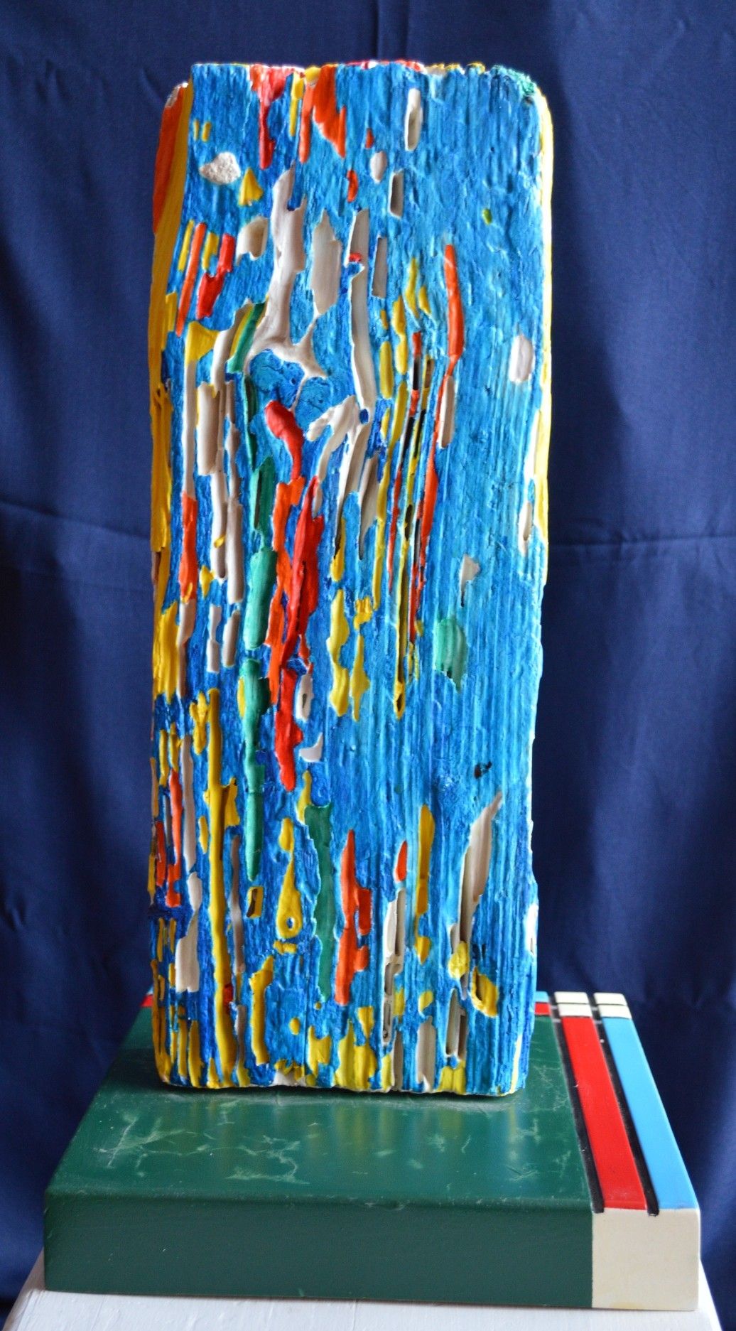SCULTURA IN LEGNO  RICCARDO VELLUTO ' SONO ANCORA VIVO '  dimensioni L 17 x H 48 x P 7 cm.