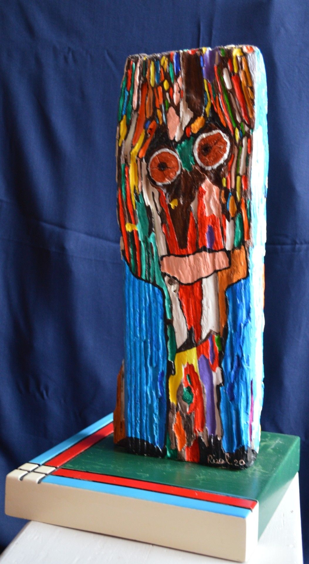 SCULTURA IN LEGNO  RICCARDO VELLUTO ' SONO ANCORA VIVO '  dimensioni L 17 x H 48 x P 7 cm.